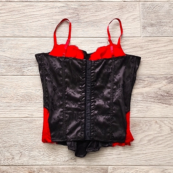 Fredericks of Hollywood Red & Black lace corset - Picture 3 of 6